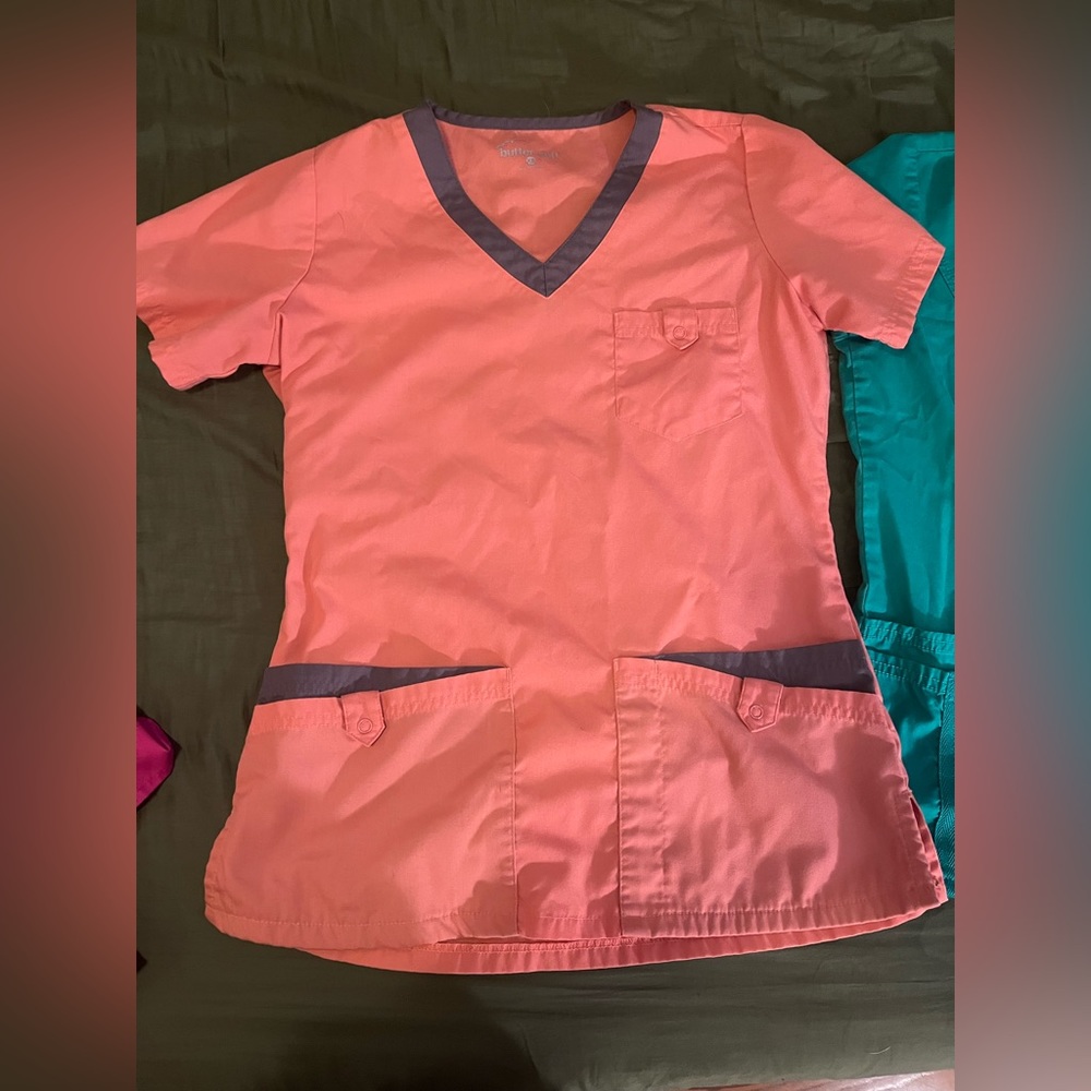 Scrub tops - Picture 2 of 5